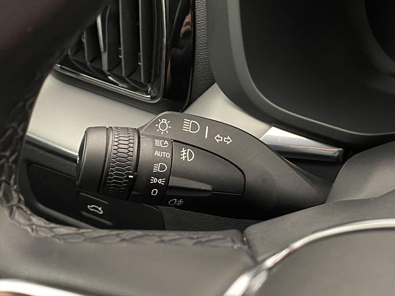Volvo XC60 B4 CORE AUT CZ - fotka 21 z 45
