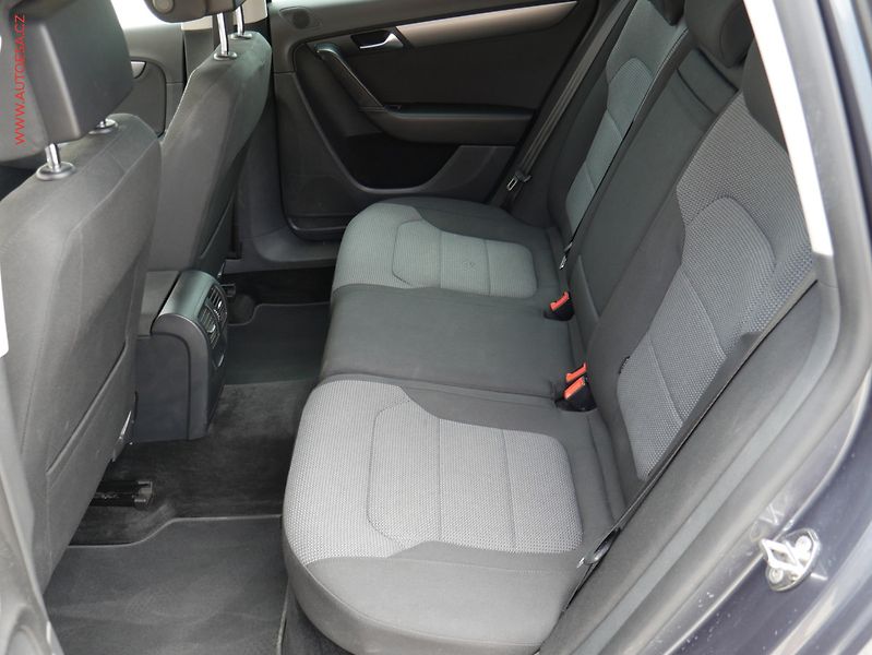 Volkswagen Passat (2011) 2.0TDi, ČR, Comfortline - fotka 10 z 22