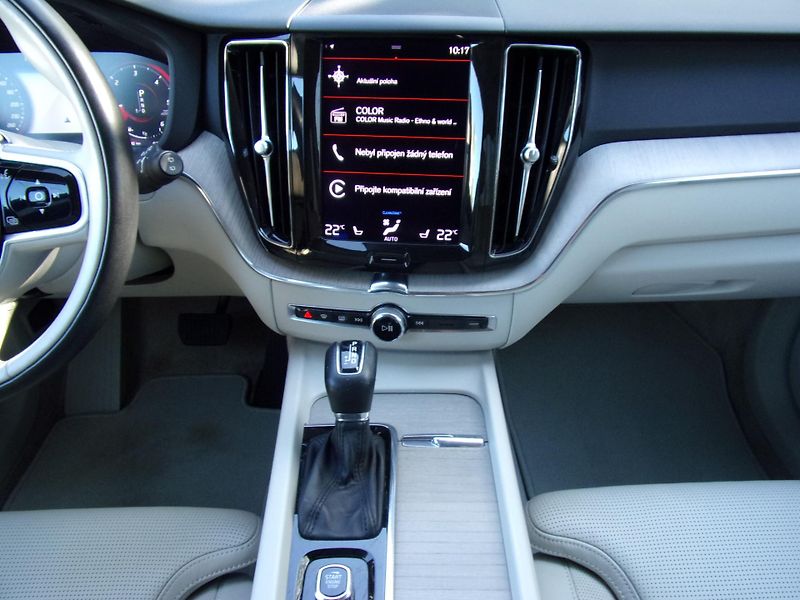 Volvo XC60 2.0D AWD 140kW INSCRIPTION TOP - fotka 12 z 28