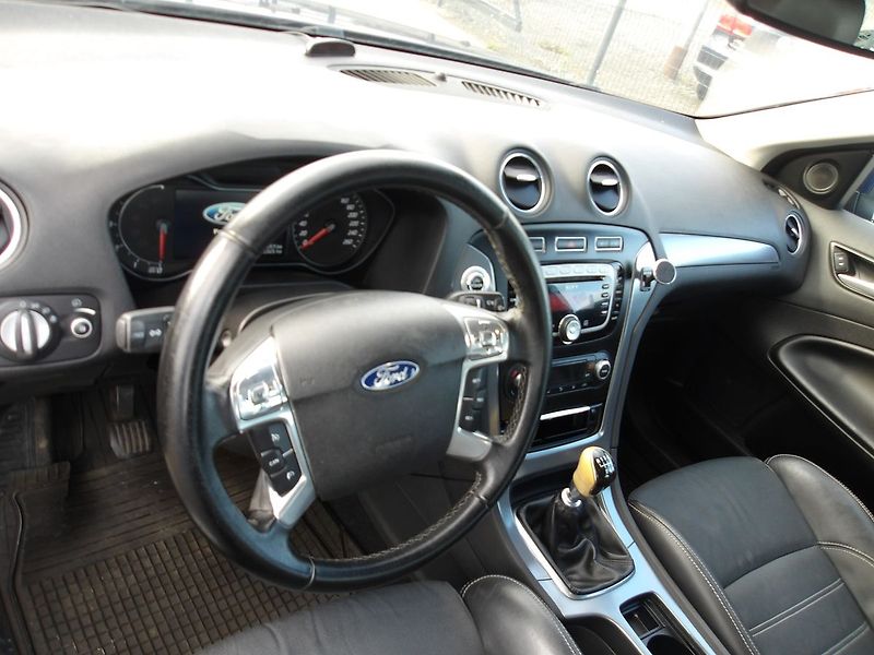 Ford Mondeo 2,0TDCi - fotka 16 z 25
