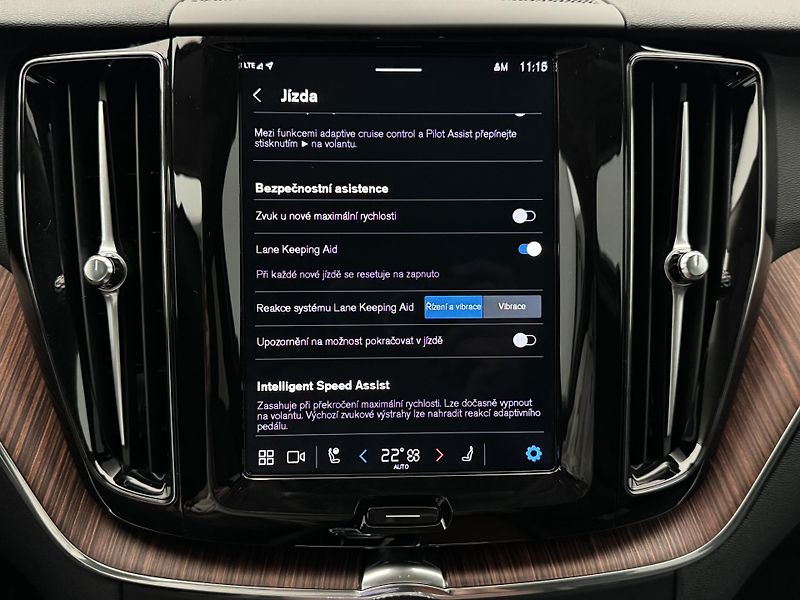 Volvo XC60 T8 AWD RECHARGE BRIGHT PLUS  - fotka 39 z 48