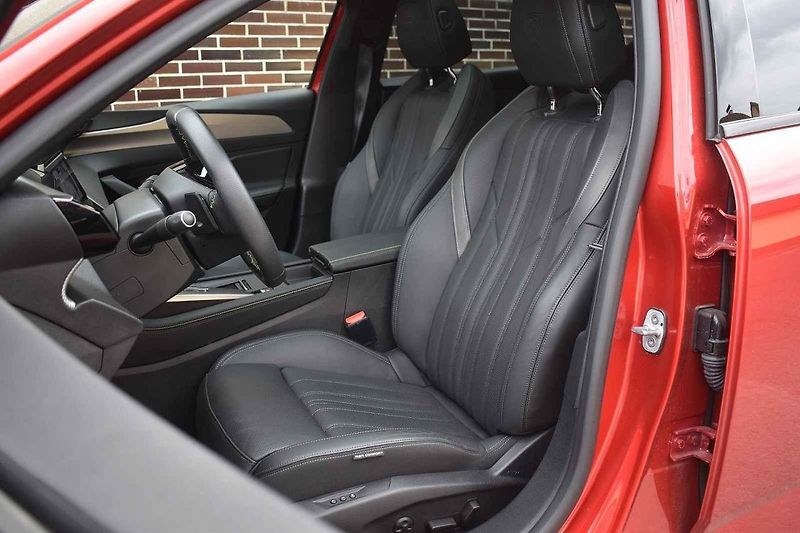 Peugeot kombíky umí. Platí to i novém 308 SW