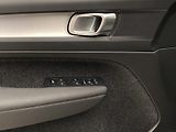Volvo XC40 B3 CORE AUT CZ 1.maj. - náhled 27