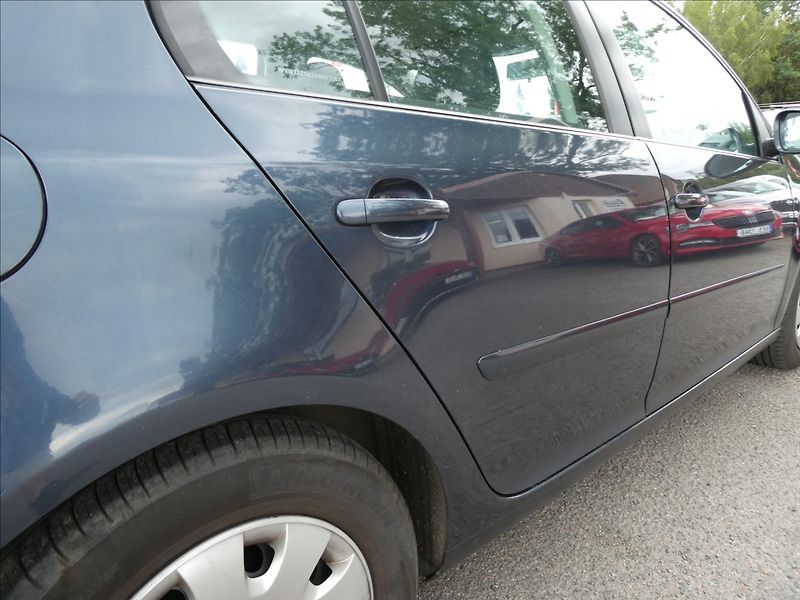 Volkswagen Golf 1,4 i16V serviska,ČR,2.majitel - fotka 13 z 49