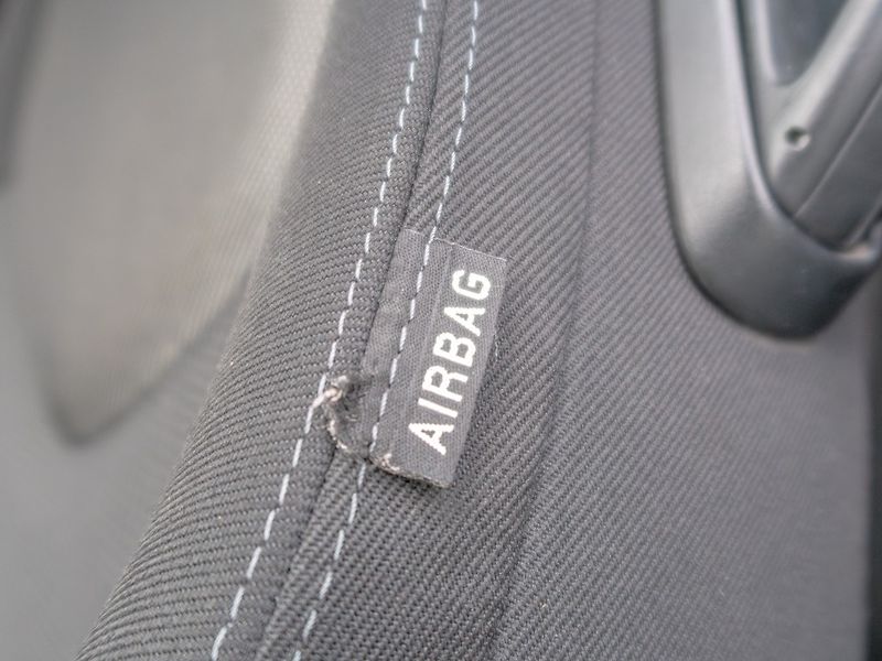 Peugeot 308 (2008) 1.6i 88KW 3DV – 2x KOLA - fotka 26 z 36