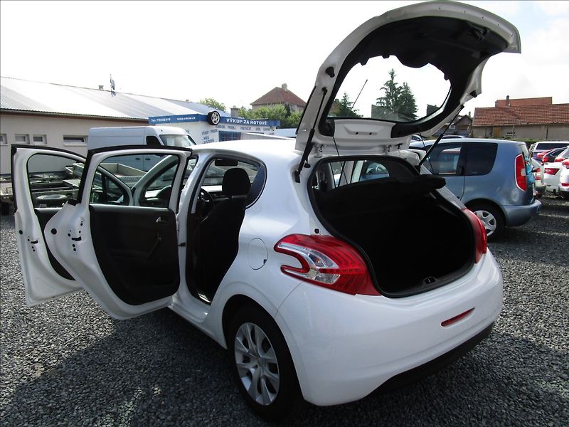 Peugeot 208 1.0i - fotka 30 z 40