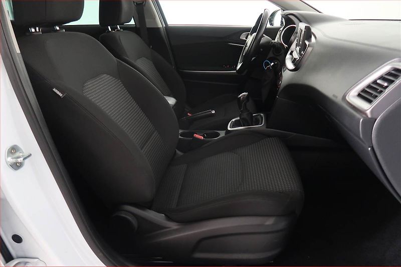 Kia Ceed (2021) 1.4 T-GDI, ČR,1.maj - fotka 9 z 18
