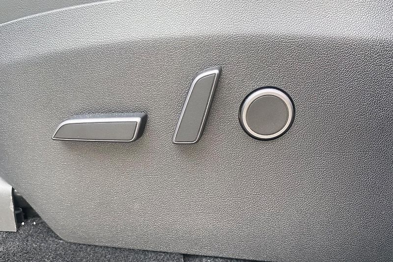 Tesla Model Y (2023) Long Range 378 kW  2023 - fotka 10 z 19