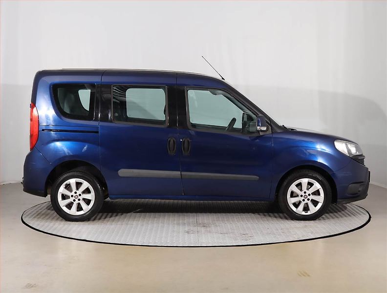 Fiat Dobló (2016) 1.6 MultiJet, 5Míst, SR - fotka 6 z 19
