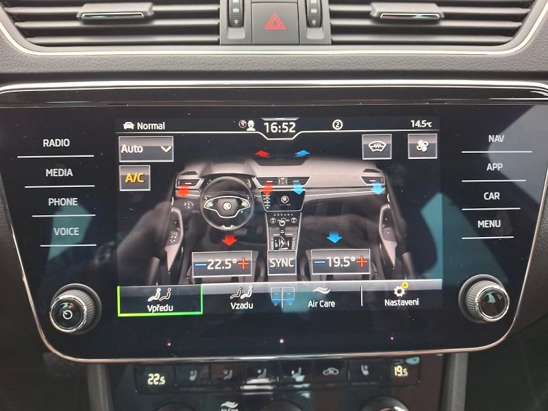 Škoda Superb (2023) Combi L&K DSG 2,0TDi 147kW - fotka 20 z 35