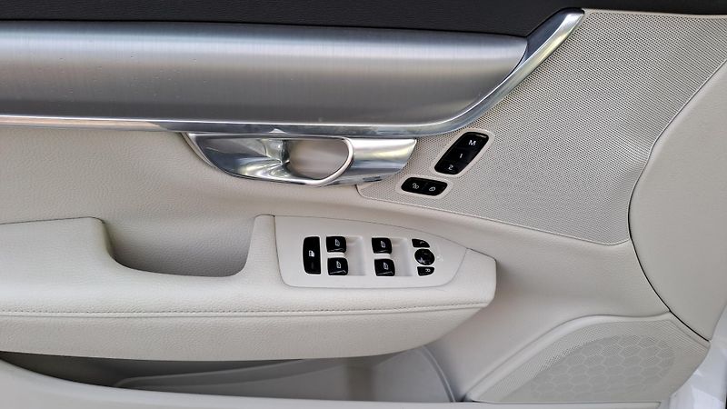 Volvo V90 2.0 D3 Break NAVI Bílá kůže - fotka 22 z 30