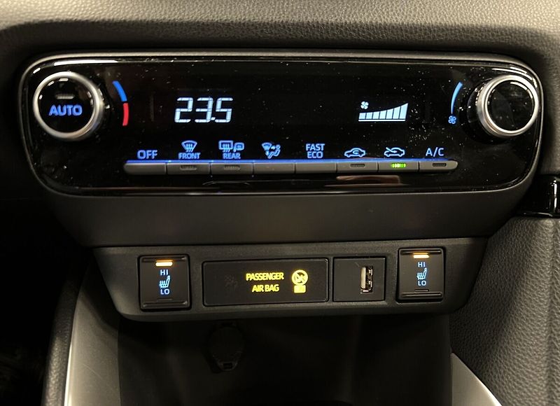 Toyota Yaris 1.5 Hybrid AT COMFORT STYLE TE - fotka 7 z 16