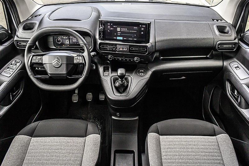 Citroën Berlingo (2026) 1,2 PLUS benzín 110k + STYL - fotka 22 z 25