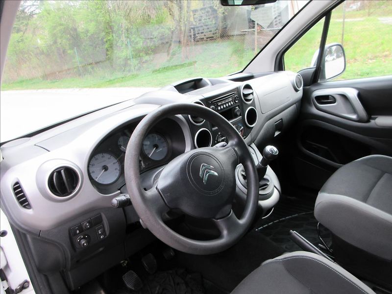 Citroën Berlingo 1,6 HDi 73Kw, 5míst, Klima, Te - fotka 12 z 31