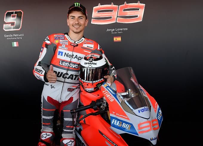 Ducati Panigale V4 S (2018) CORSE ex Jorge Lorenzo - fotka 18 z 39