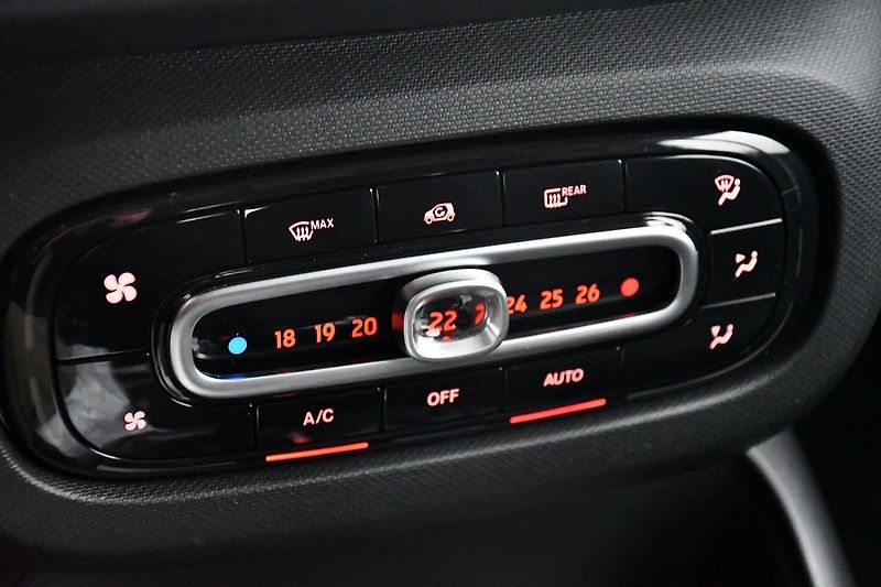Smart Fortwo COUPE EQ 60KW - fotka 19 z 25