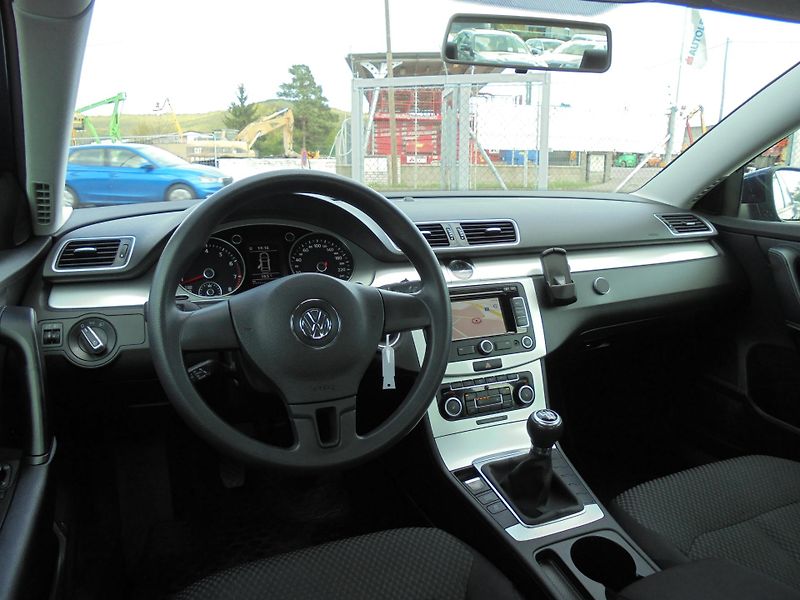 Volkswagen Passat (2012) 1.4 TSI-90 kw- NAVI-8x AIRBAG - fotka 8 z 11