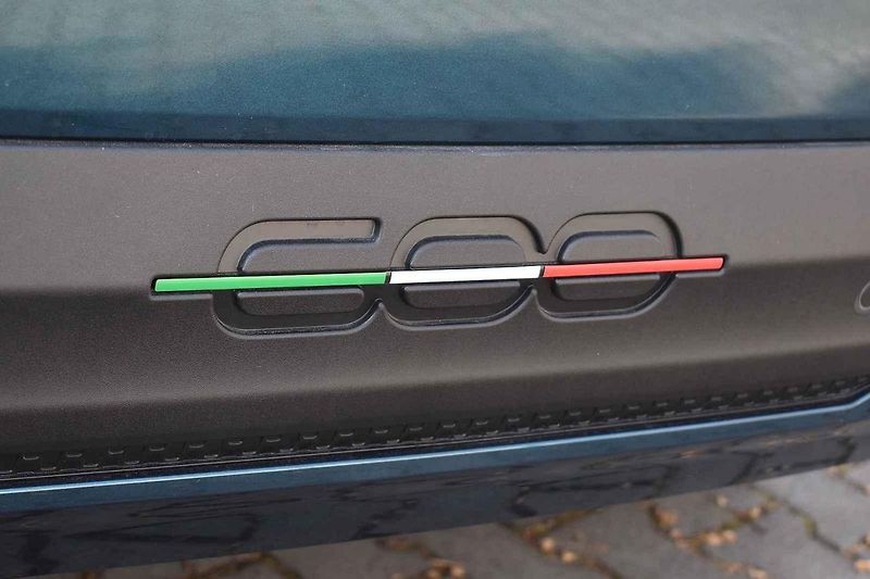 S nástrahami špatných českých cest se Fiat 600E zvládne dobře vypořádat