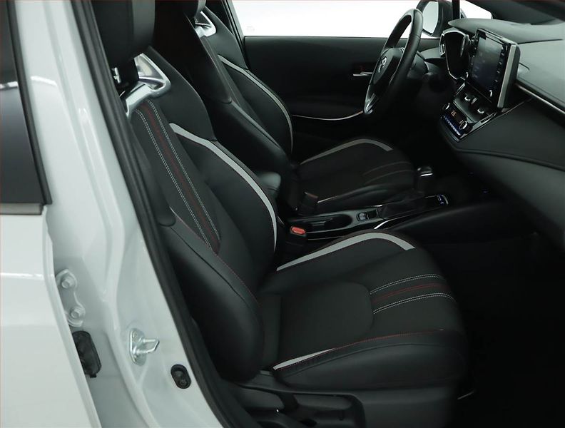 Toyota Corolla (2020) 1.8 Hybrid - fotka 9 z 16