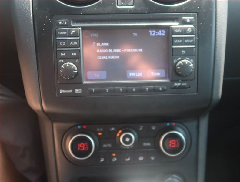 Nissan Qashqai (2012) 1.6 dCi, Serv.kniha, Navi - fotka 12 z 18