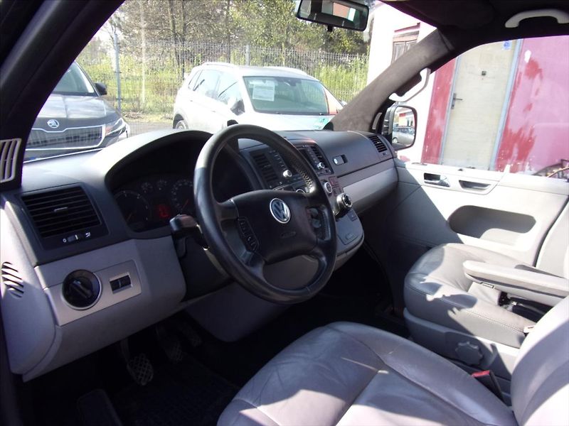 Volkswagen Multivan 2,5 TDI Comfortline 4x4 - fotka 20 z 27