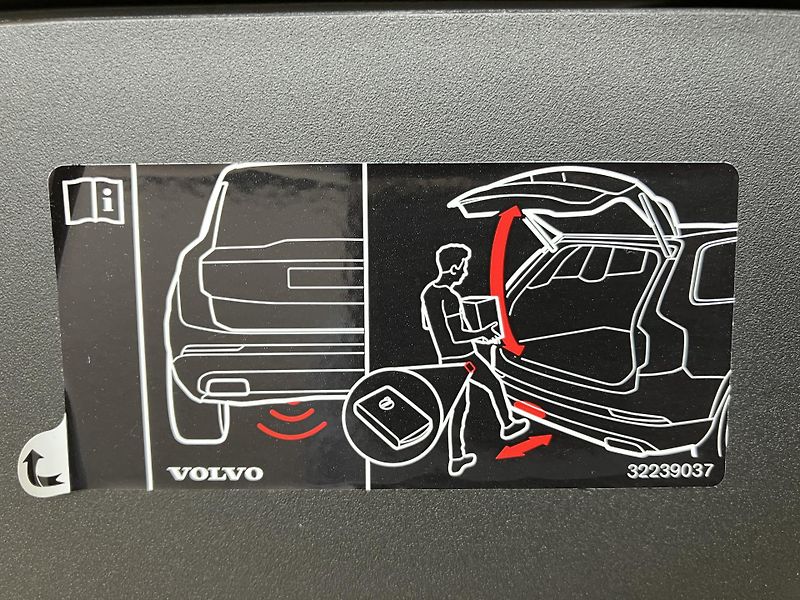 Volvo V90 B4 AWD Momentum PRO AT8, ČR - fotka 12 z 42