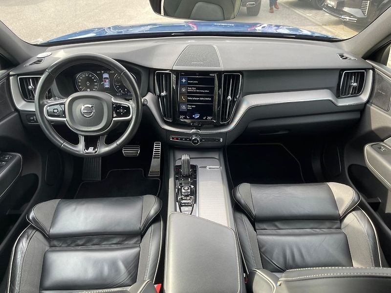 Volvo XC60 B4 AWD R-Design H&K, TZ - fotka 8 z 23