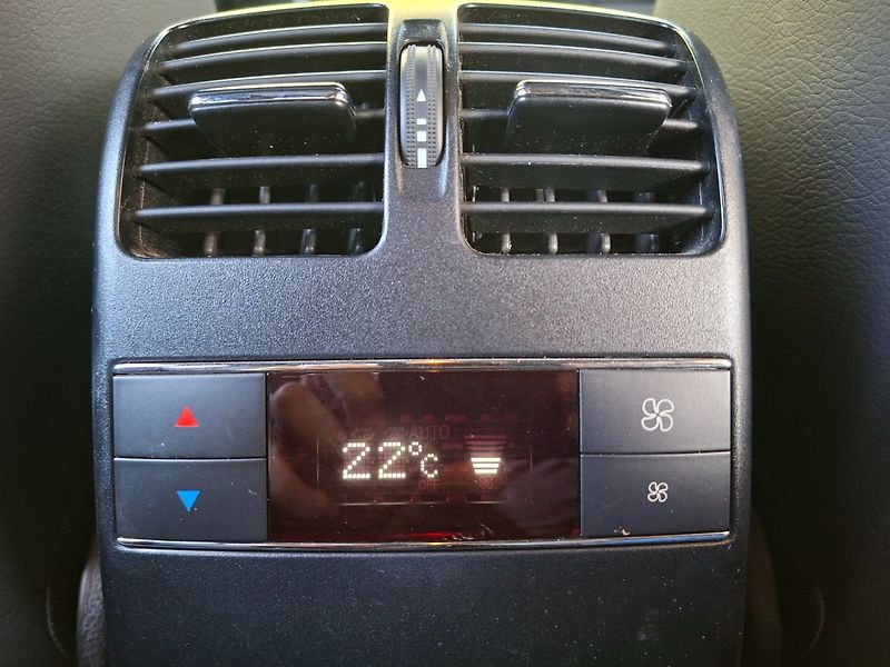 Mercedes-Benz GLK (2009) 320CDI 165kW 4MATIC -NOVÉ V ČR - fotka 23 z 33