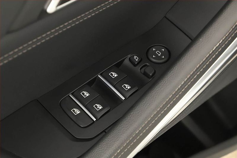 BMW X6 (2022) xDrive40i, ACC, Výhřev, Kamera - fotka 25 z 28