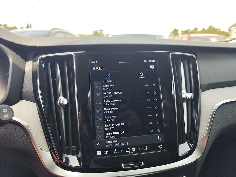 Volvo V60 B4/145kW AWD Auto Plus My24 - fotka 18 z 36