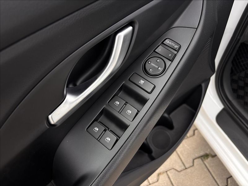 Hyundai i30 1,5 mHEV Family Smart 117kW - fotka 15 z 29