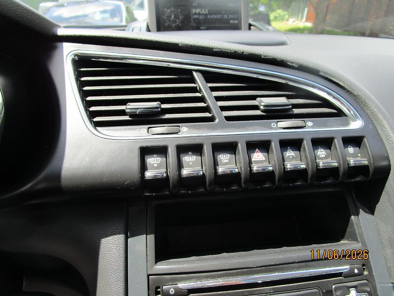 Peugeot 3008 (2015) 1,6 HDi panorama, navi - fotka 19 z 29