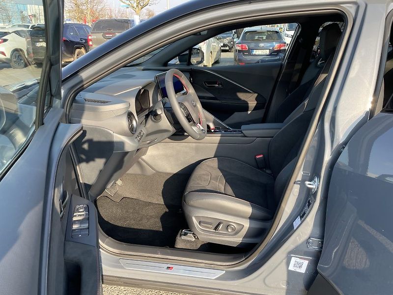 Toyota C-HR 1.8 Hybrid GR Sport - fotka 13 z 30