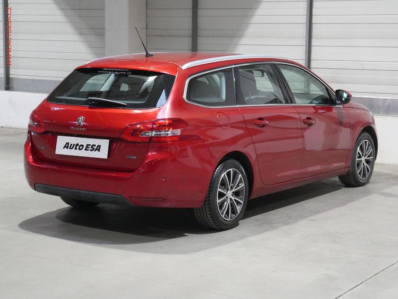 Peugeot 308 (2016) 1.2PT, 1.maj,ČR, Allure - fotka 4 z 18
