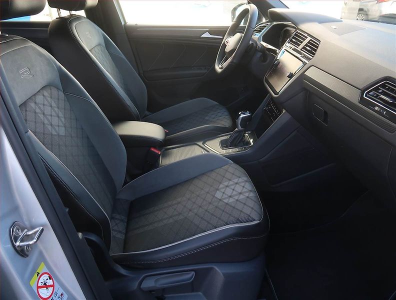 Volkswagen Tiguan (2022) R-Line 1.4 TSI eHybrid - fotka 9 z 27