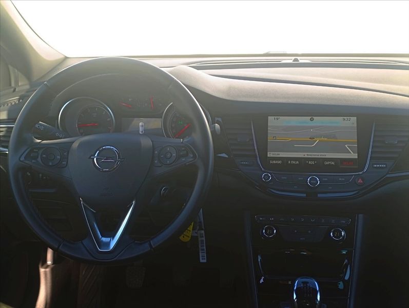 Opel Astra 1,4 Turbo Navi Kamera Tempomat - fotka 16 z 37