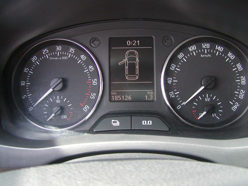 Škoda Fabia (2012) 1.6TDi,AMBIENTE, CLIMATRONIC!! - fotka 16 z 33