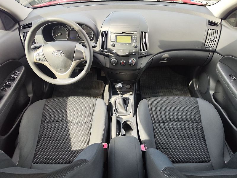 Hyundai i30 1.6 CVVT/92kW Made in Czech - fotka 13 z 24