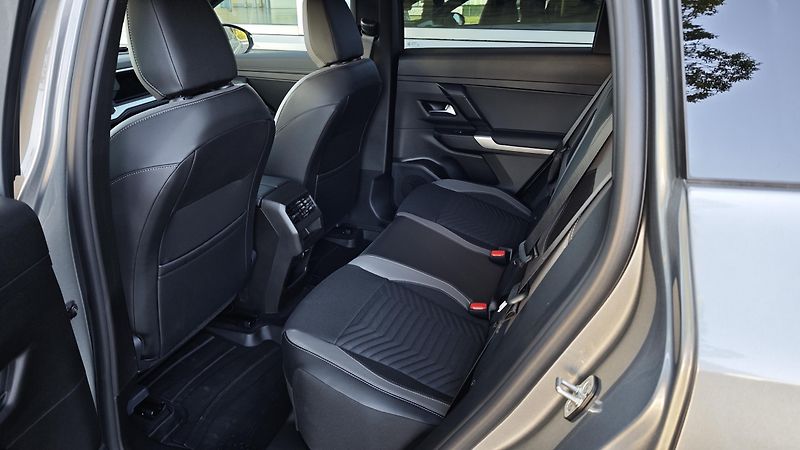 Jeep Compass (2026) First Edition  hybrid 145PS AT - fotka 12 z 38
