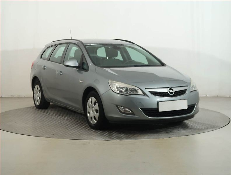 Opel Astra (2011) 1.7 CDTI, po STK, Tažné - fotografie inzerátu