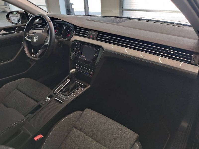 Volkswagen Passat Variant (2022) 2.0 TDI (110kW/150k) DSG, Busi - fotka 10 z 27