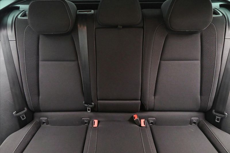 Škoda Karoq 2,0 TDI 85kW DSG NAVIGACE Záru - fotka 28 z 31