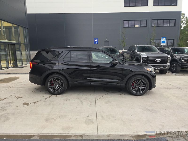 Ford Explorer (2026) 2026 Explorer ST 4x4 - fotka 4 z 13
