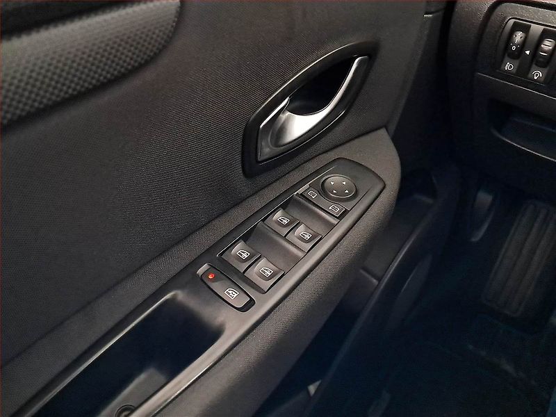 Renault Scénic (2010) 1.5 dCi, Automat, Navi - fotka 18 z 18