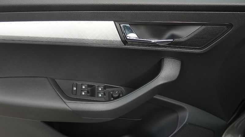Škoda Karoq 1,5 TSI Ambition DSG - fotka 9 z 21
