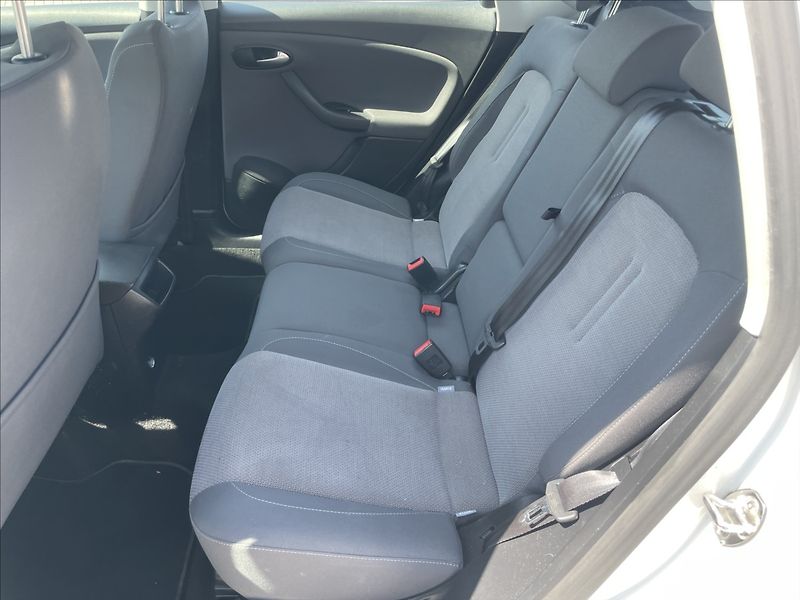 Seat Altea 1,6 TDi 77kw Klima Xenon GPS - fotka 8 z 39
