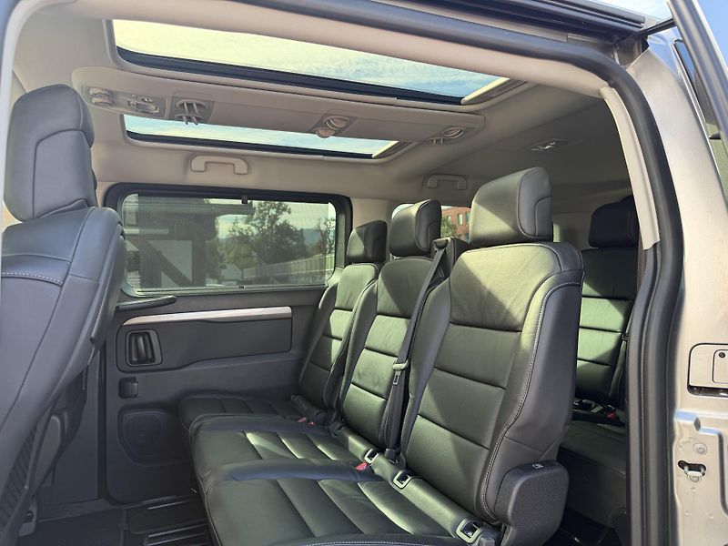 Citroën SpaceTourer 2.2 HDi 180EAT8 XL Shine - fotka 28 z 33