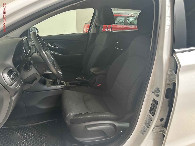 Hyundai i30 (2023) 1.0 T-GDi, 2.maj,ČR, Smart - fotka 9 z 18