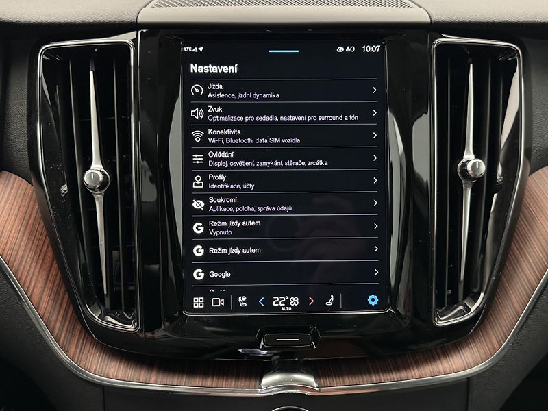 Volvo XC60 T8 AWD RECHARGE BRIGHT PLUS  - fotka 37 z 46