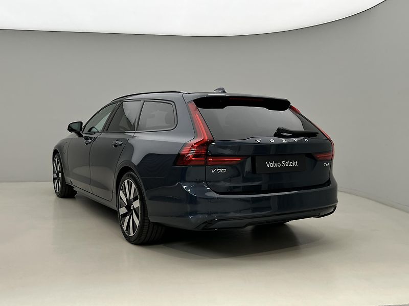 Volvo V90 T6 AWD DARK PLUS - fotka 10 z 45
